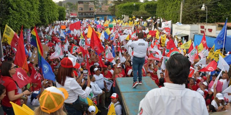 Miles de tarimbarenses cierran filas con Bladimir González