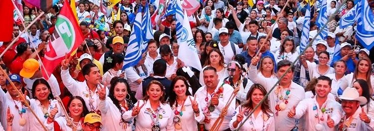 Arropan quiroguenses a Macarena Chávez