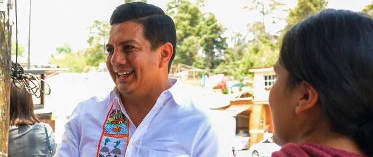 Oscar Escobar presenta propuestas a comerciantes del Muelle de San Pedrito