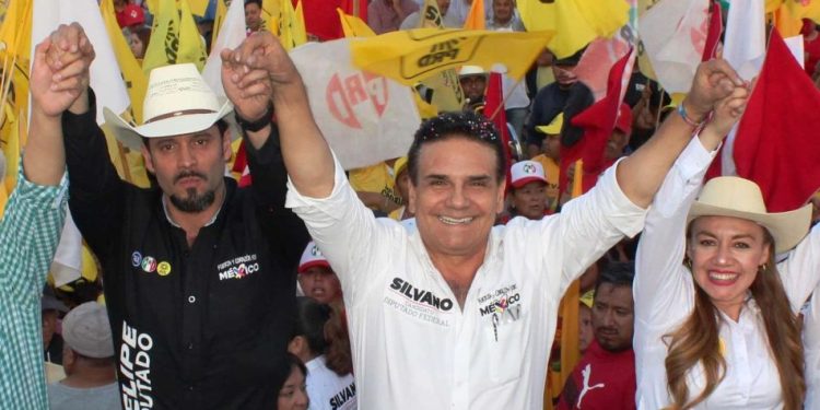 Hace un llamado Silvano a no rajarse y salir a votar por el frente opositor