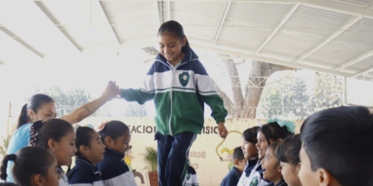 SEE emite recomendaciones para una crianza positiva en niñas y niños