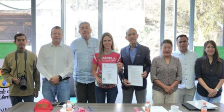 Daniela De Los Santos Firma Compromiso por el Medio Ambiente y el Agua en Morelia
