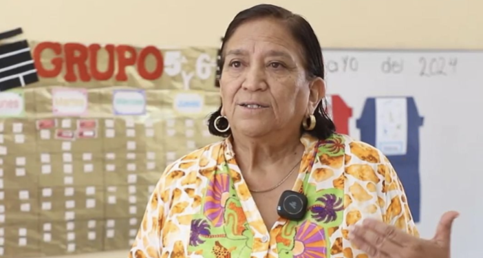 Con 50 años de labor en aulas, Lupita es un ejemplo este Día del Maestro