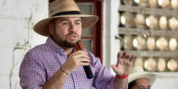 Compromente Reyes Galindo apoyo a comunidades rurales del Distrito 22