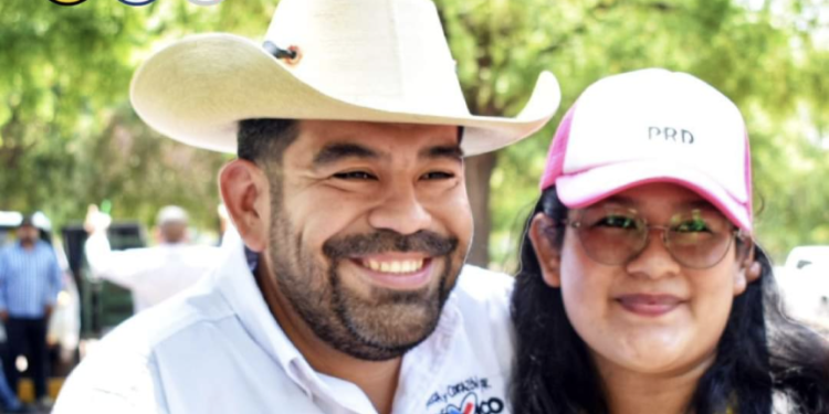 Paco Huacus propone más becas para jóvenes estudiantes