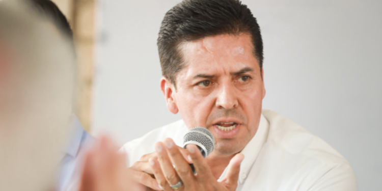 Denuncia Toño García a Morena por presunta compra de credenciales en Distrito 16