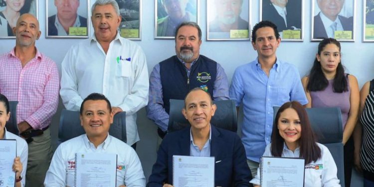 Torres Piña firma acuerdo de protección ambiental en Morelia