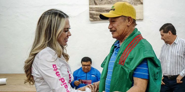 Artesanos de Pátzcuaro están con Samanta Flores