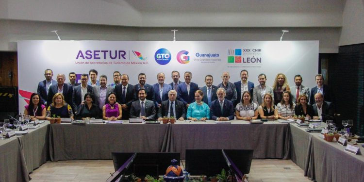 Michoacán presume destinos en congreso nacional de líderes de reuniones