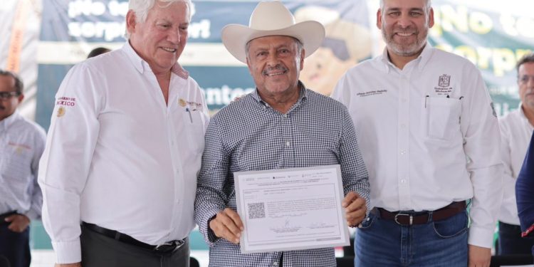 Avance en entrega de fertilizantes gratuitos va al 82 %: Bedolla