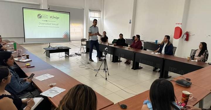 Estudiantes del Conalep conmemoran el Día Internacional del Orgullo LGBTTTIQ+