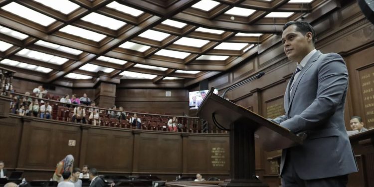 Propone Christian Jaramillo uso y aprendizaje de Lengua de Señas Mexicana, en escuelas de Michoacán