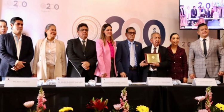 Entrega 75 Legislatura el reconocimiento “Manuel Buendía” a Ignacio Roque Madriz