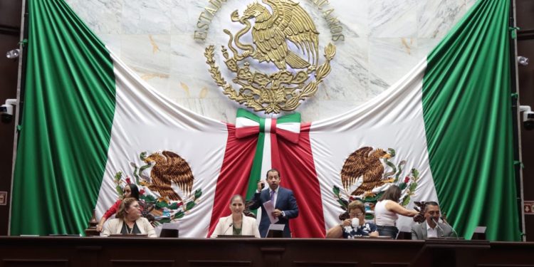 A Juan Bosco Martínez y Nicolás de la Torre, la Presea Melchor Ocampo: 75 Legislatura