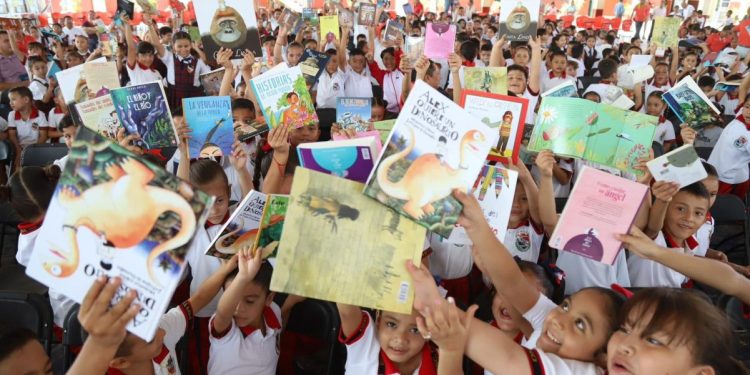 Gran jornada de fomento a la lectura arranca con Taibo en Michoacán: SEE
