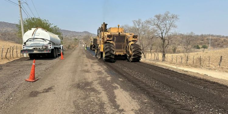 Rehabilitación de carretera que comunica a Huetamo y San Lucas, con 11 % de avance: SCOP