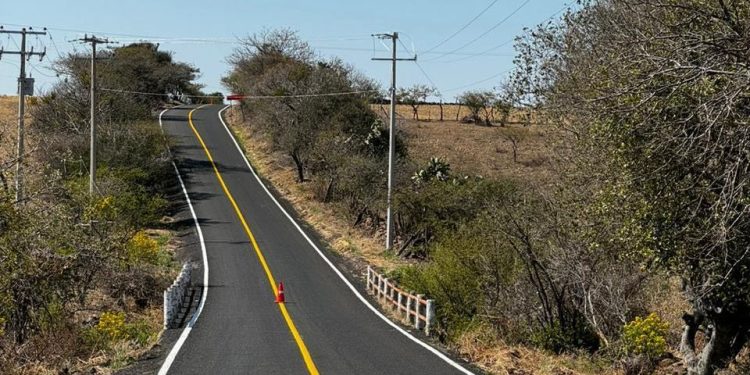 SCOP rehabilitó camino Santa Bárbara-Zináparo para beneficio de 2 mil habitantes