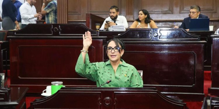 Aprueba Congreso reforma que impulsó Lupita Díaz a favor de las y los niños en orfandad de madres víctimas de feminicidio