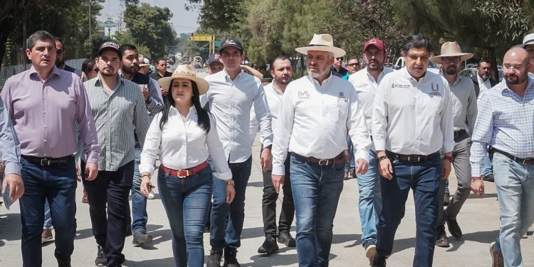 Bedolla y Gladyz Butanda revisan avances en obra de Paseo de la Revolución, en Uruapan