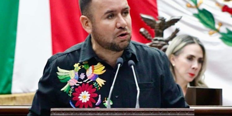 Llama Reyes Galindo al diálogo para frenar afectaciones a productores michoacanos