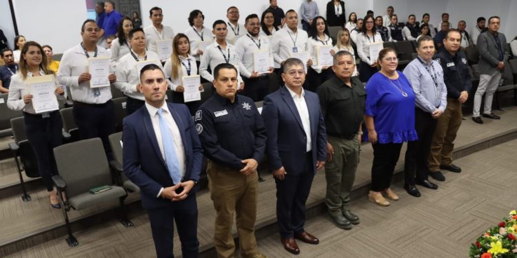 Profesionalizan a operadores del 911 para brindar atención de calidad