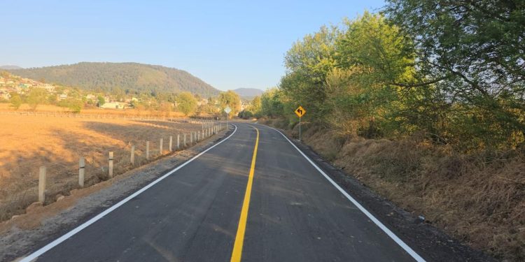 Pavimenta SCOP vialidad que conecta a Opopeo con Santa Clara del Cobre