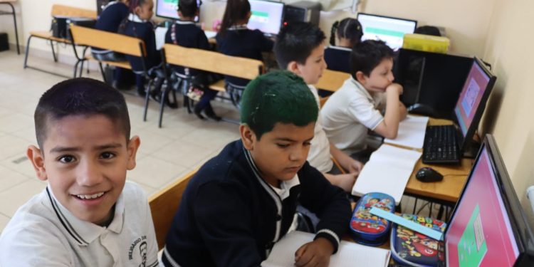 SEE ofrece a escuelas mantenimiento a aulas de medios