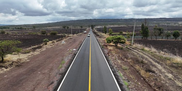 Por concluir la rehabilitación de entronque carretero Jiquilpan-Valle de Juárez
