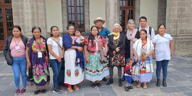 Artesanos michoacanos ganan 6 premios en concurso nacional de textiles