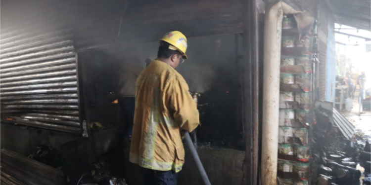 Alcalde se reunirá con locatarios del mercado López Rayón para instrumentar acciones en beneficio del mercado