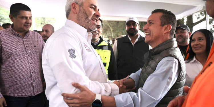 Inaugura Bedolla rehabilitación carretera Uruapan-Peribán