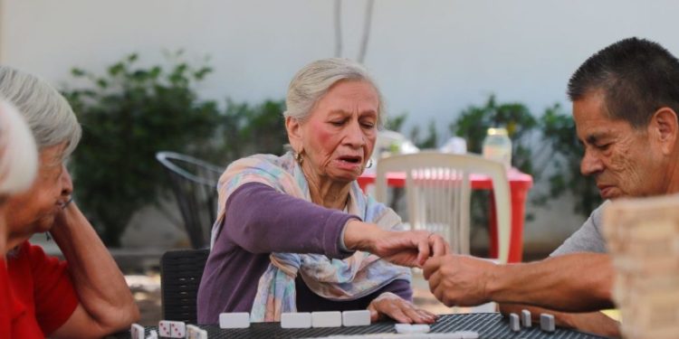 DIF Morelia promueve gimnasia cerebral en el Asilo Casa de los Abuelos