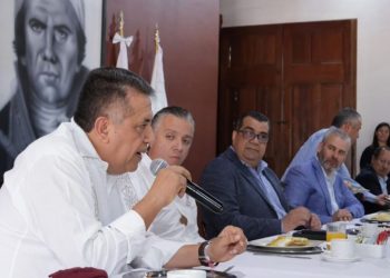 Bedolla y diputados federales electos acuerdan gestionar rehabilitación carretera