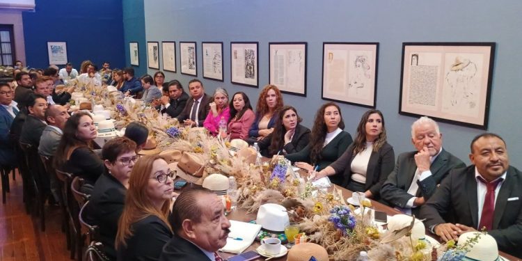 Icatmi presenta resultados de capacitación laboral en reunión regional