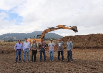 Tras 25 años sin mantenimiento, limpian laguna de Zinciro en Erongarícuaro