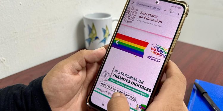 Miles de docentes de la Costa evitan traslado hasta Morelia con trámites digitales