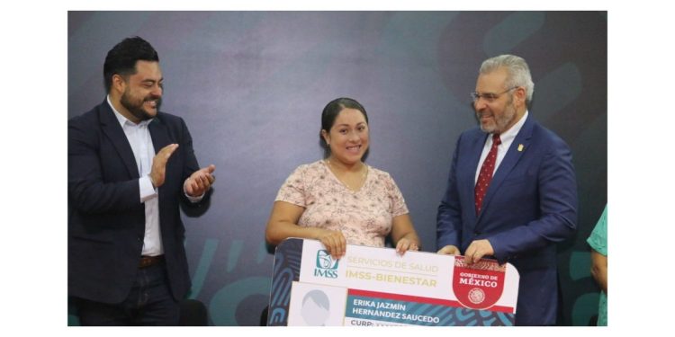 Arranca Bedolla entrega de credenciales IMSS-Bienestar