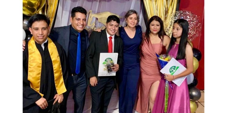 Entrega Iemsysem cerca de 500 certificados a egresados del Telebachillerato Comunitario