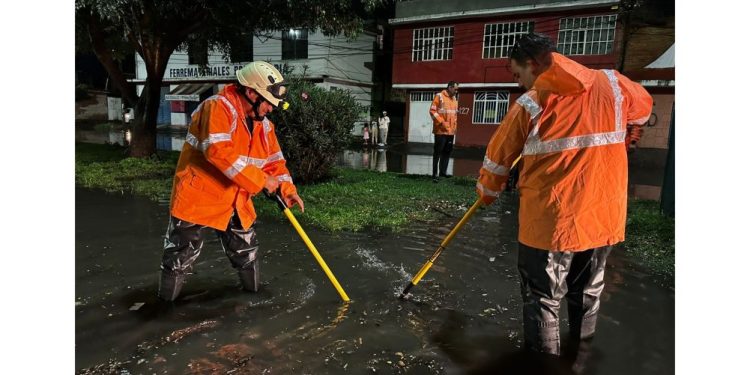 Llama Protección Civil Michoacán a no tirar basura para prevenir inundaciones