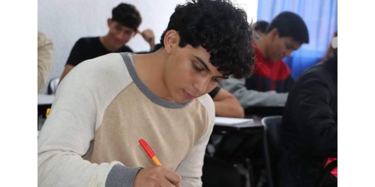 Hay más de 400 escuelas para estudiar la prepa en Michoacán: SEE