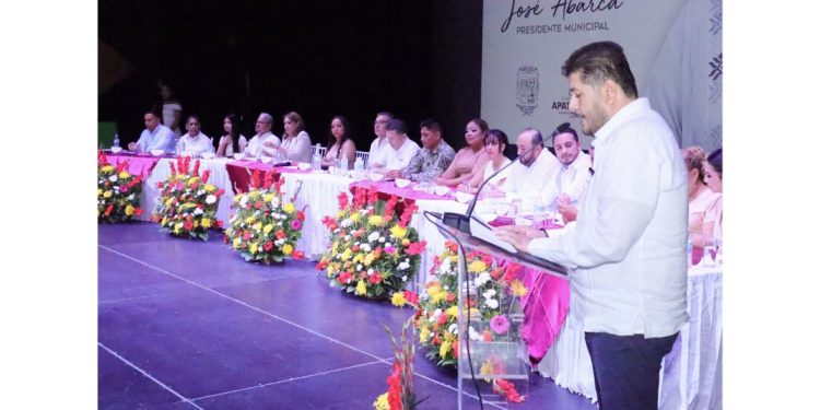 Entregamos un Apatzingán diferente al de hace seis años, con importantes inversiones que cambiaron la imagen del municipio a nivel estatal”: José Abarca.