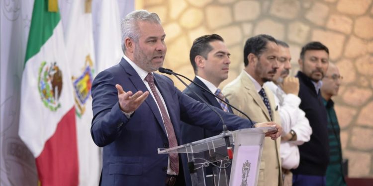 Recuperados 48 de 67 manantiales en la cuenca del lago de Pátzcuaro: Bedolla