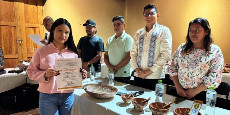 Premian las mejores piezas del Concurso de Alfarería de Capula