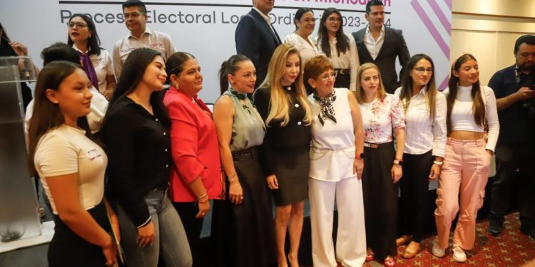 Combatir juntas los retos de la paridad, el llamado de Belinda Hurtado a mujeres electas de Michoacán