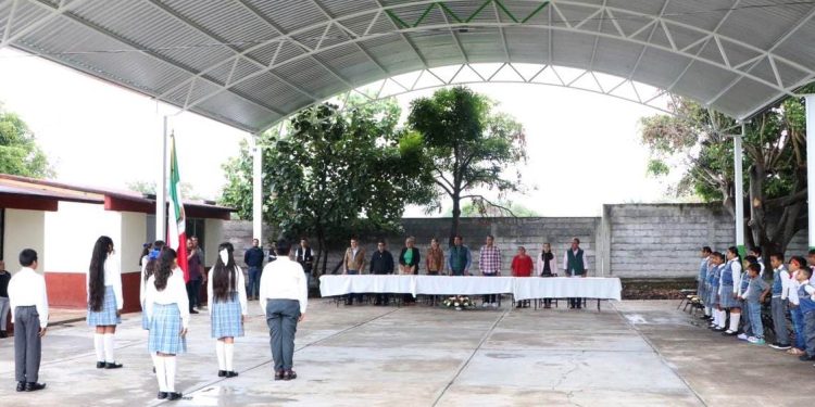 Gobierno de Juárez ejemplo en la entrega de obras en comunidades