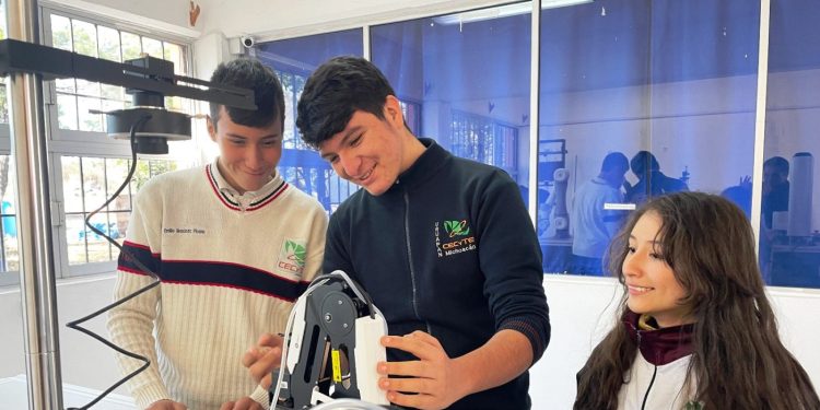 ¡Rífatela estudiando! Cecytem tiene inscripciones abiertas