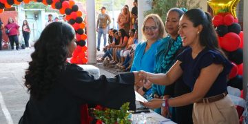 Fanny Arreola, comprometida con la educación en Apatzingán