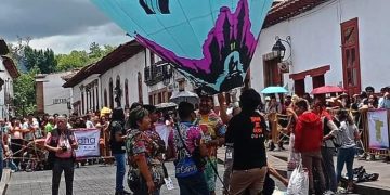 Se pintó de colores el cielo de Pátzcuaro con los globos del Cantoya Fest