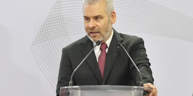 En proceso, compra de equipos avanzados para el tratamiento del cáncer: Bedolla