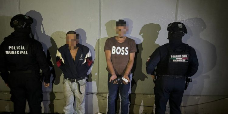 Detienen a 2 presuntos responsables de ataque en farmacia, en Uruapan